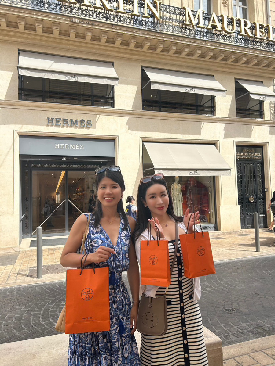 海外エルメス店舗前でのブランド市場リサーチイメージ
